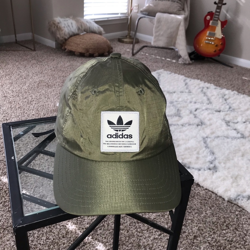 olive green cap 💚